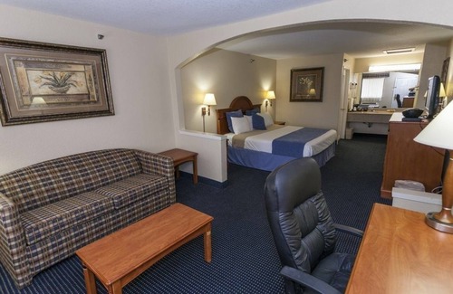 Southeast Houston Hotel | Downtowner Inn and Suites Hobby