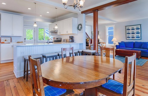 Hammondsport House | Dozens of Cousins: Keuka Lake Family Reunions!