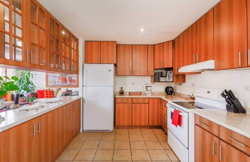 Zona 5 Apartment | DP1, Spacious & bright flat 4 mins to Cayalá
