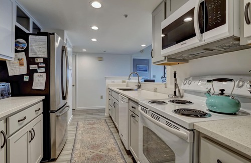 Shell Island Condo | DR 1309 – Getaway to this oceanfront condo with pool and direct beach access