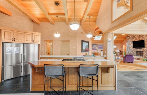 Nellysford Ski Chalet | Dragon's Back, 9BR 10BA in Wintergreen