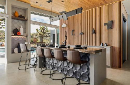 Yucca Valley House | Dragonfly by Fieldtrip Luxe Oasis w Resort Pool