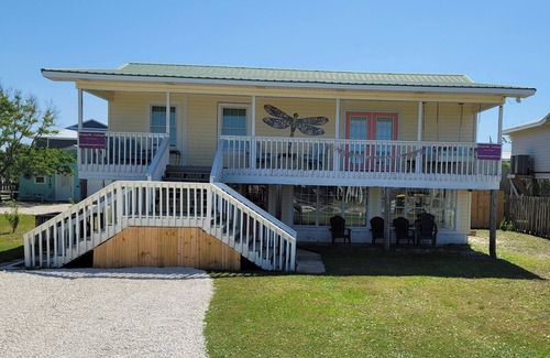 Fort Morgan Pines House | Dragonfly Cottage with views of Mobile bay/short walk to Gulf of Mexico