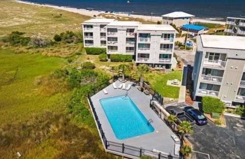 North Carolina Coast Villa | Dragonfly Daze (1-Bedroom Villa) by RedAwning