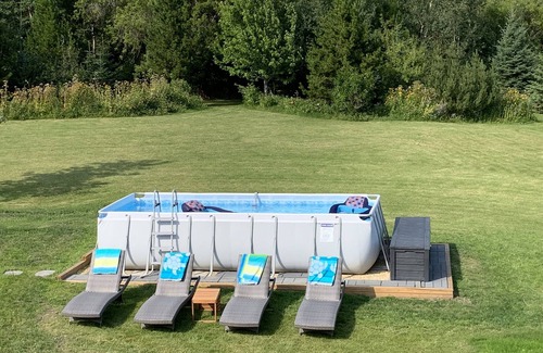 Sherwood Park House | Dragonfly Inn, Loft & Walkout Suites.