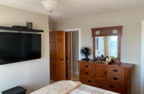 Sherwood Park House | Dragonfly Inn Loft & Walkout Suites