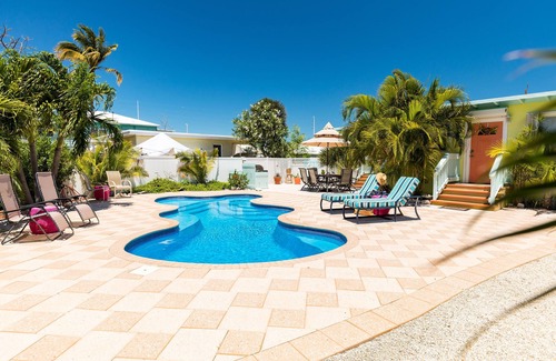 Marathon House | Dragonfly Lite – A tropical oasis with your own heated saltwater pool to enjoy!
