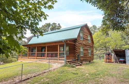 Camden County Cabin | Dragonfly Meadows Log Cabin nestled in the Ozarks