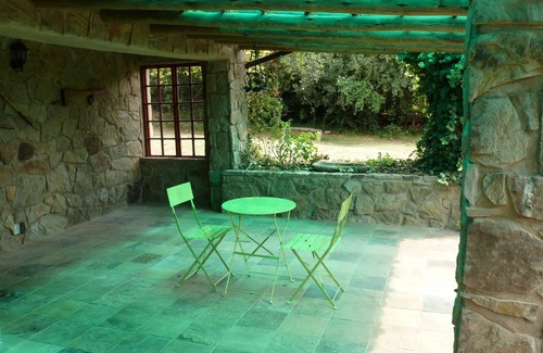 Cathkin Park Cottage | Drakensberg House - Champagne Valley Sleeps 1-8 persons.
