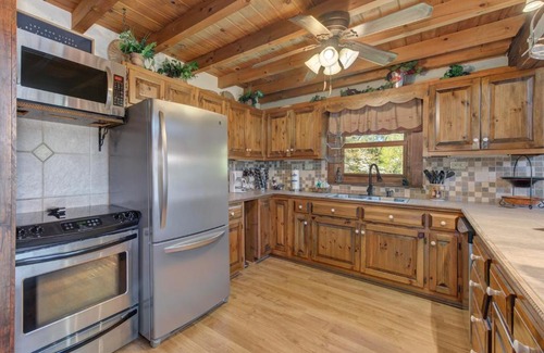 Sevierville House | Drakes Mountain Hideaway, 4 BR, Pets, Fenced Yard, Theater Room, Sleeps 13