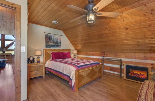 Sevierville House | Drakes Mountain Hideaway, 4 BR, Pets, Fenced Yard, Theater Room, Sleeps 13