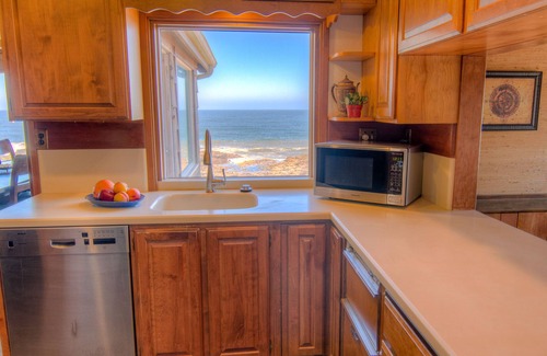 Yachats House | Dramatic Ocean Views. Tidepools. Dog friendly!