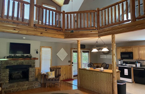 Mountain View House | Dramatic views - out of town, but close enough!