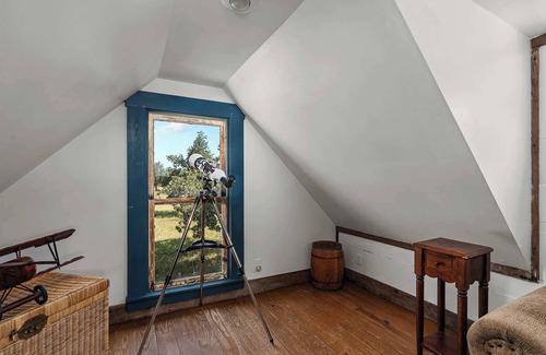 Fredericksburg Cabin | Dream Catcher, Hot tub, Fire Pit, Pet stay Free