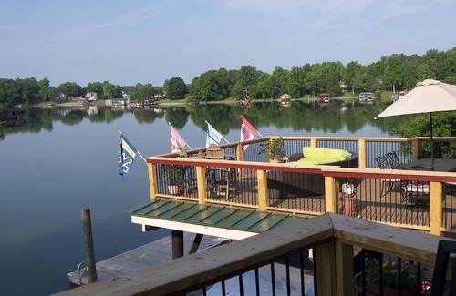 Moneta House | Dream Come True. Book now for Thanksgiving! Fenced Yard for your dogs!