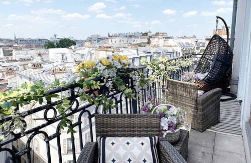 Quartier du Gros-Caillou Apartment | Dream-Come-True With Breathtaking Eiffel & Paris Views + Terrace