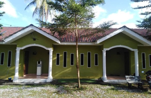 Kampung Kedawang Hotel | Dream Cube is only about 6 mins ride to Cenang Beach and Tengah Beach.
