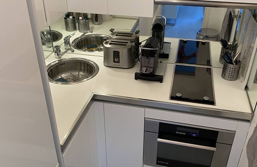 Saint-Tropez Apartment | Dream flat with sea view and roof terrace in the centre of St. Tropez