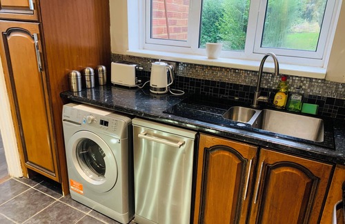 Luton House | Dream Home from Home | Central Location | Discounts for long stays