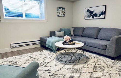 Maple Ridge Apartment | Dream Home ~ Modern & Cozy ~ We provide everything you need to feel like Home 💕