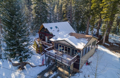 North Upper Truckee House | "DREAM HOUSE" 1 acre Wooded Lot, Creek,
