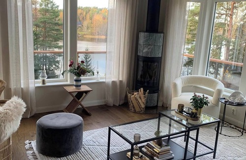 Flemingsberg House | Dream house by the lake, 30 min by car-Stockholm's center, 100 m-nature reserve.