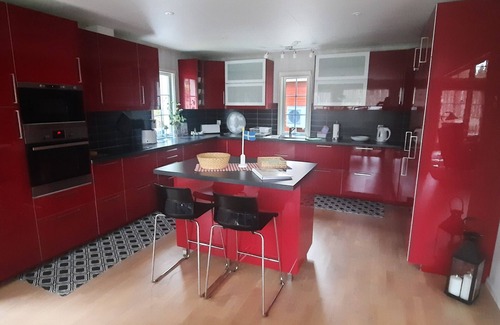 Nybro House | Dream house on the lake with sauna, fireplace, Wi-Fi, gallery/loft, boat, canoe, double garage