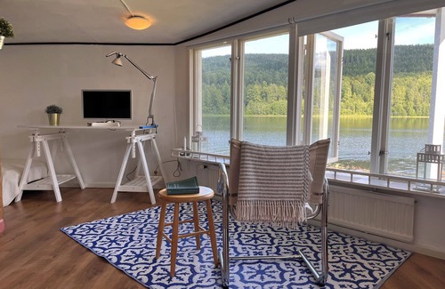 Grasmark House | Dream house with home office and private beach right on the lake