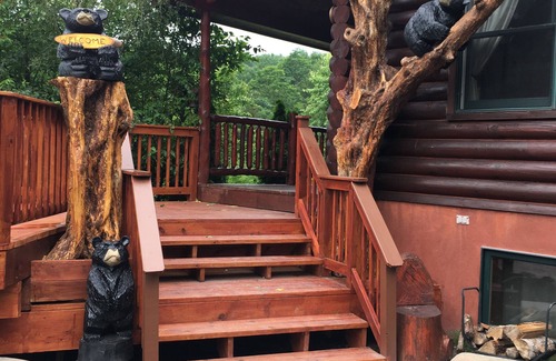 Windham Cabin | DREAM LOG CABIN 110 Acres/Hot Tub/5 Minutes to the slopes/pond/river/internet