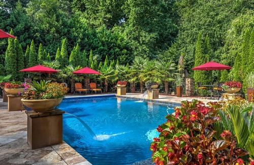 Sandy Springs House | Dream Mansion 10 BR + Pool/Hot Tub near DT Atlanta Long Term Rental