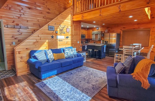 Grassy Creek Cabin | Dream Mountain Delight - Mountain Magic: October in the Carolinas
