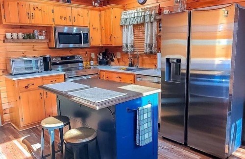 Grassy Creek Cabin | Dream Mountain Delight - Mountain Magic: October in the Carolinas