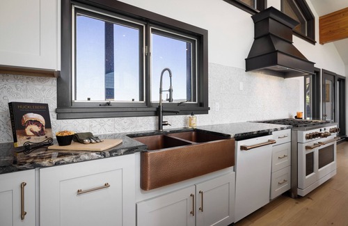 Alta House | Dream Mt Escape 4-bedroom house with Hot Tub & Views, WiFi in lovely Alta, Wy