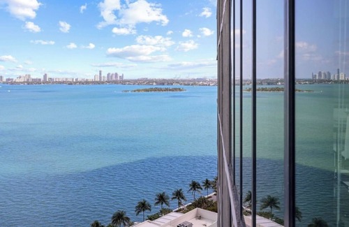 Edgewater Apartment | Dream Resort style Biscayne Bay apartment!