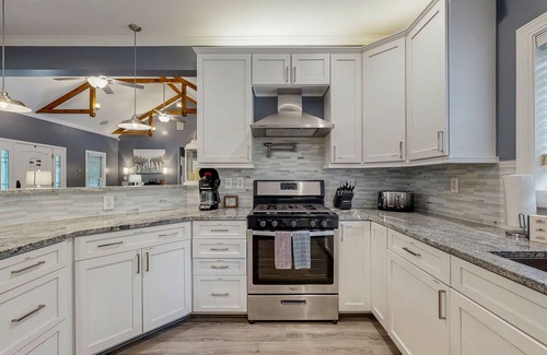 Asheville House | Dream Retreat with Private Pool, Full Outdoor Kitchen and Wifi