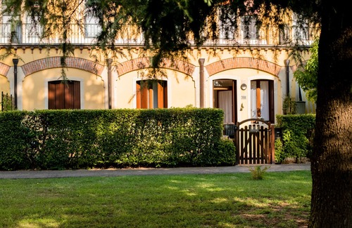 Illasi Apartment | Dream Room Apartment with Private Garden and Wi-Fi