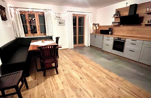 Raubling House | Dream vacation apartment with garden, near mountains and Chiemsee, 4 bedrooms