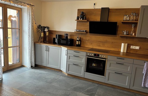 Raubling House | Dream vacation apartment with garden, near mountains and Chiemsee, 4 bedrooms