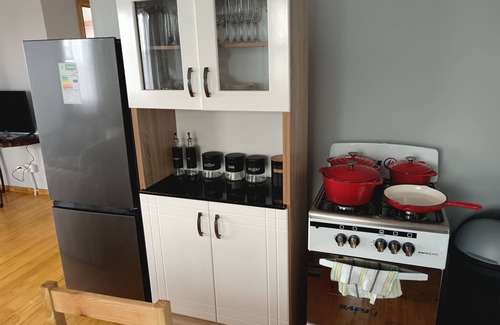 Bluff Cabin | Dream View Cabin 3 minutes to Anstey's beach sleeps 4-6 guests. Pet-unfriendly.