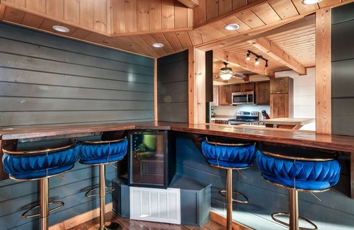 Cosby Cabin | Dream View: Heated Pool| Hot tub| Theater| Arcade| Fire Pit| 25 Acres.