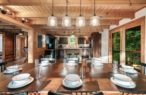 Cosby Cabin | Dream View: Heated Pool| Hot tub| Theater| Arcade| Fire Pit| 25 Acres.