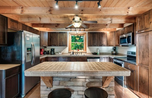 Cosby Cabin | Dream View: Heated Pool| Hot tub| Theater| Arcade| Fire Pit| 25 Acres.