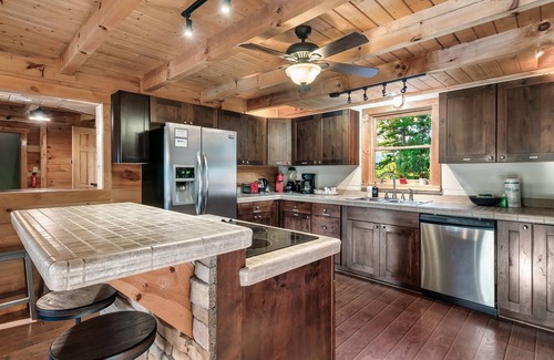 Cosby Cabin | Dream View: Heated Pool| Hot tub| Theater| Arcade| Fire Pit| 25 Acres.