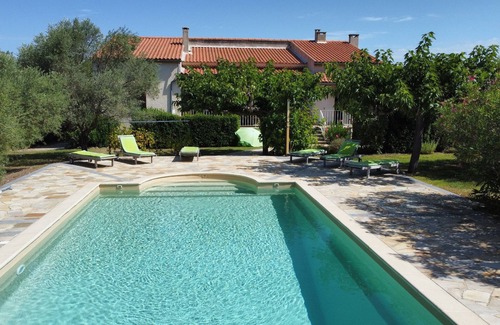 Malaucene Villa | Dream villa beneath the Ventoux. incl. heated pool, Wi-Fi & cleaning service!