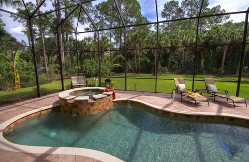 Rural Estates House | Dream villa under palm trees on two hectares of land with saltwater pool