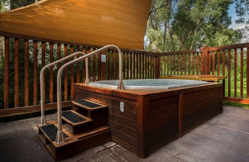 Driggs Condo | Dreamcatcher Getaway: Cozy Condo, Free shuttle to Targhee, Forest views
