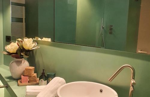 Manarola Apartment | Dreamers Sea View - White and Green