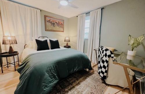 Lockeland Springs Apartment | Dreami Stays East Nashville - 2BR Retreat with Cozy Patio and Mini Golf