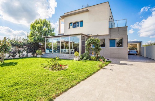 Riba-roja de Turia House | Dreaming of cozy vacations with your family in Spain?