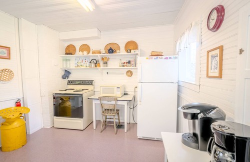 Belfast House | Dreamlea is an oceanfront 3-bedroom house in Belfast, Maine